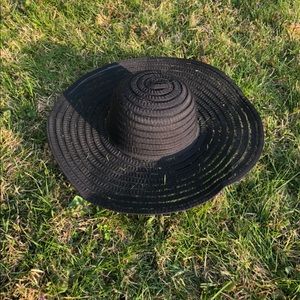 Black beach sun hat